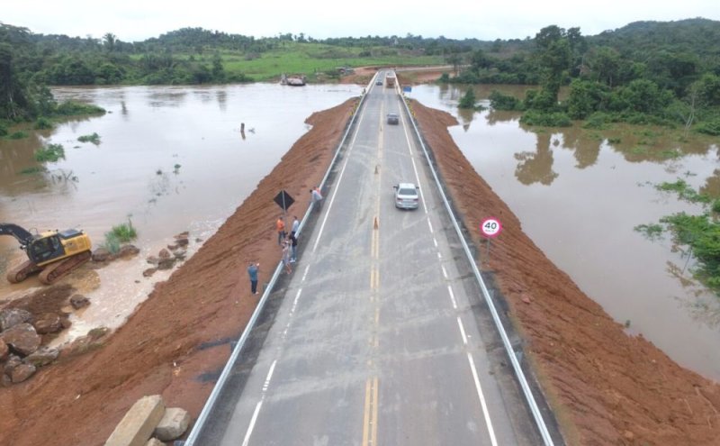 Estrutura da ponte do rio Jamari não foi afetada e trânsito continua liberado na RO-459