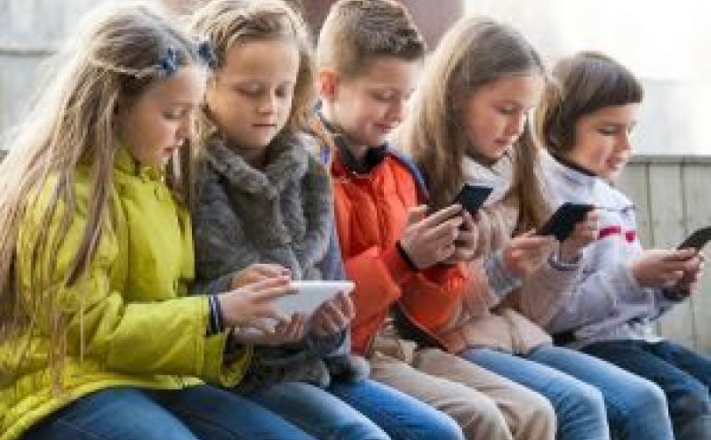 Estudos revelam que 26% das crianças entre 4 e 6 anos possui smartphone